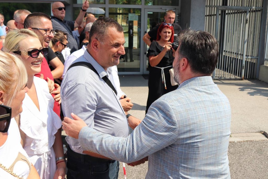 delegacija gro snsd doboj podrška dodiku pred suđenje