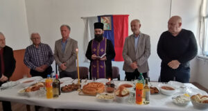 DOBOJ: Blagovijesti i sjećanje na izlazak posljeddje grupe Srba iz zatvora u Tuzli i Zenici (FOTO)