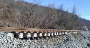 DOBOJ: ŽRS: Zbog klizišta obustavljen saobraćaj između Šnjegotine i Ukrine (FOTO)