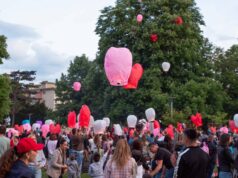 DOBOJ: Međunarodni dan porodice obilježen puštanjem lampiona u Parku narodnih heroja (FOTO/VIDEO)