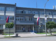 DOBOJ: Identifikovana lica koja su oštetila više vozila na parkingu