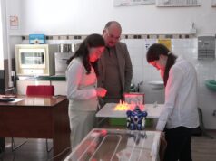 DOBOJ: Sestre Maša i Milana Babić osmislile svjetlosnu stazu za djecu sa autizmom i ADHD-om (VIDEO)